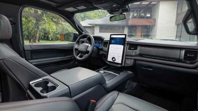 2023-ford-expedition-int