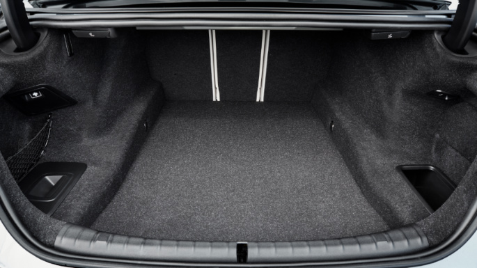 2020-bmw-5series-practicality-image