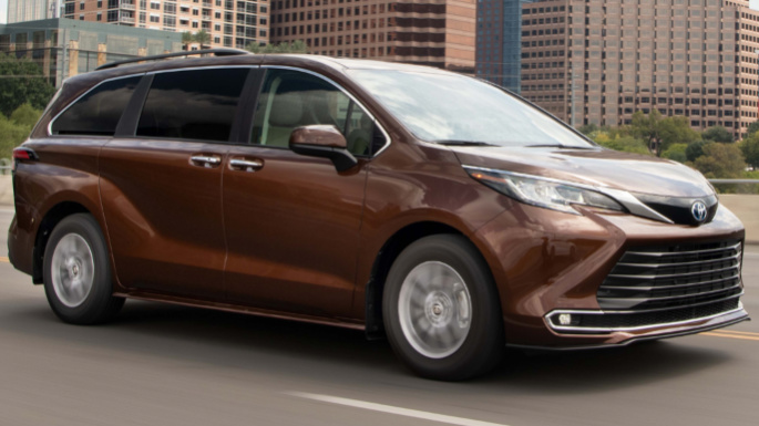 2023-toyota-sienna-driving-image