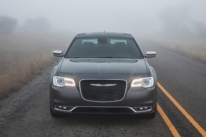 2019-chrysler-300-exterior-1