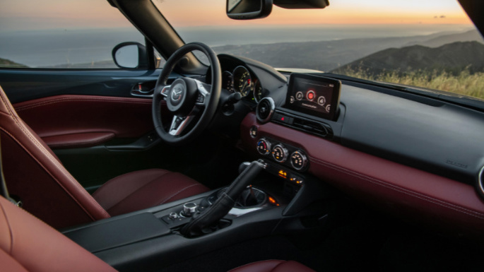 2022-mazda-mx5-miata-int