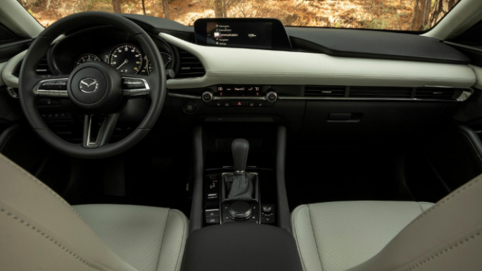 2019-mazda3-int