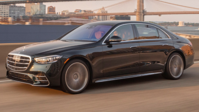 2022-mercedes-benz-s-class-driving-image