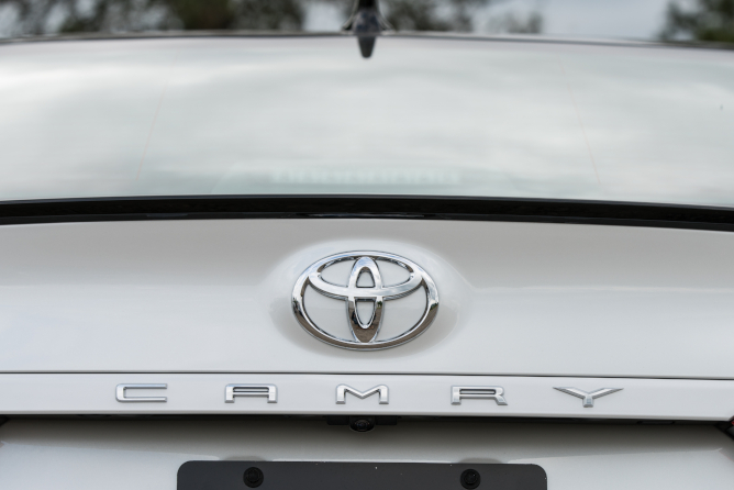 2019-toyota-camry-image-12