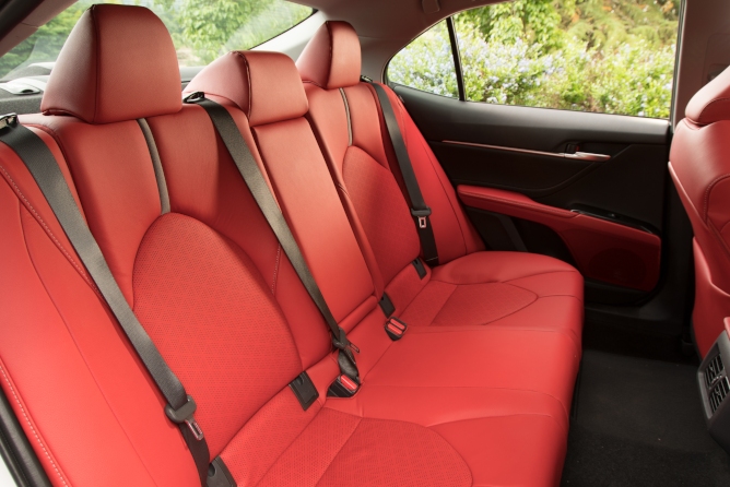 2019-toyota-camry-image-11