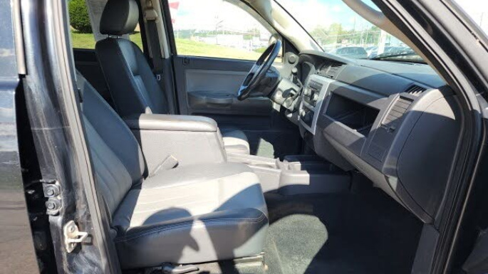 2008-dodge-dakota-int
