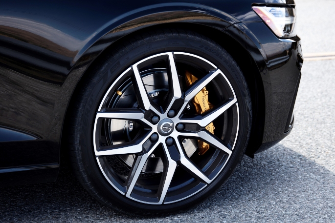 2019-volvo-s60-image-11