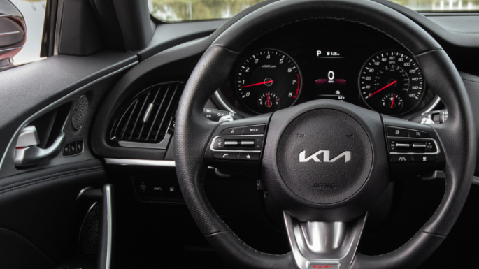 2022-kia-stinger-image-12