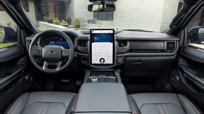 2022-ford-expedition-int