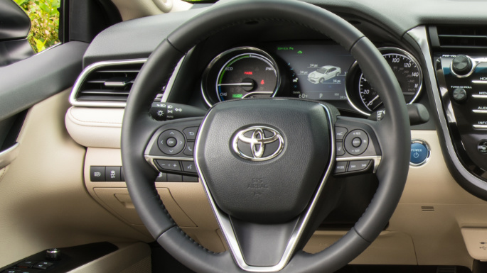2018-toyota-camry-image-12