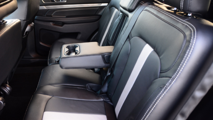 2017-ford-explorer-image-8