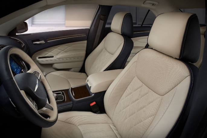 2019-chrysler-300-interior-1