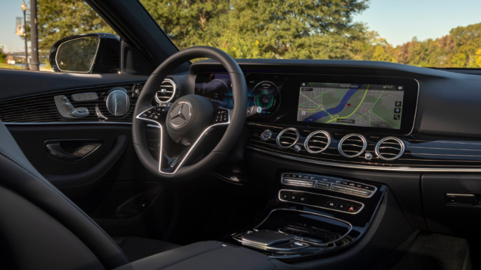 2022-mercedes-benz-e-class-int