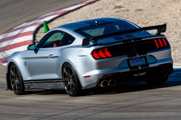 2020-ford-mustang-gt500-image-13