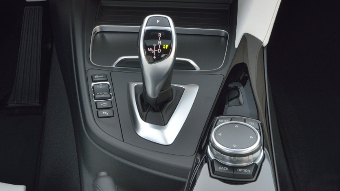 2017-bmw-3-series-image-14
