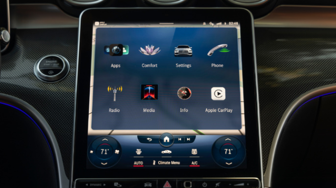 2023-mercedes-benz-c-class-tech-image