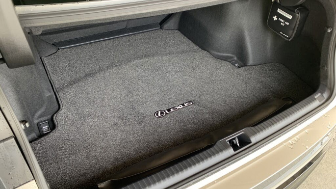 2022-lexus-is-practicality-image