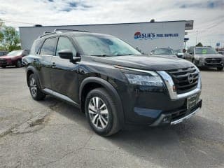 Nissan 2022 Pathfinder